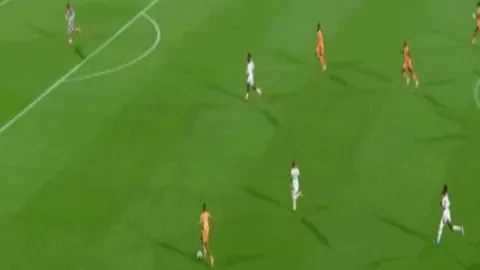 蓝月亮豪掷4亿引格伊加盟，英超霸主梦碎？瓜迪奥拉阵容升级，却距阿森纳差距达7分！