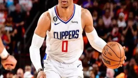 “巴萨积分榜领跑背后违规用人引争议，或将遭遇罚分惩罚？”